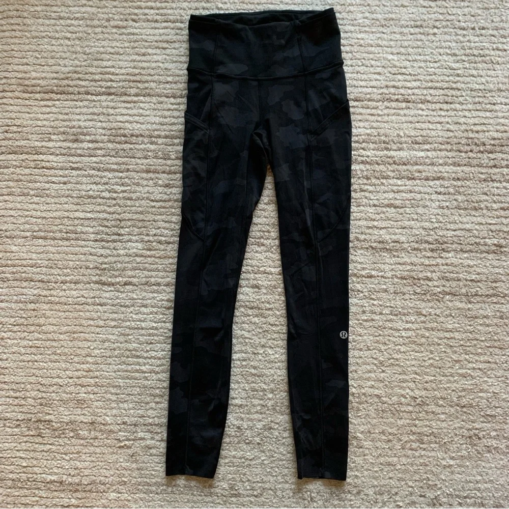 Lululemon Fast & Free Tight 25” Black Camo Size 2